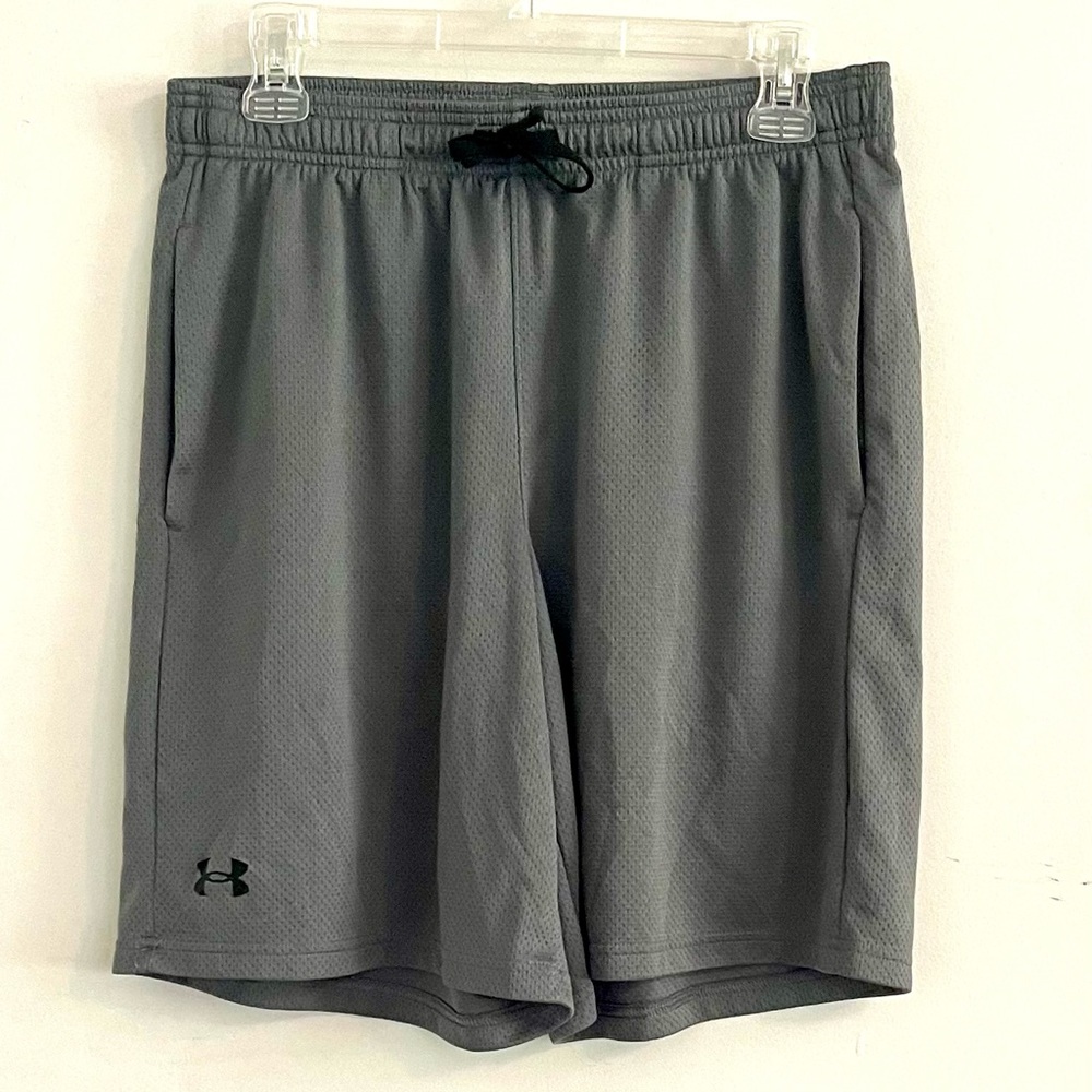 UNDER AMOUR LIKE NEW LG Gray Athletic Shorts Moisture-Wicking Relaxed Fit